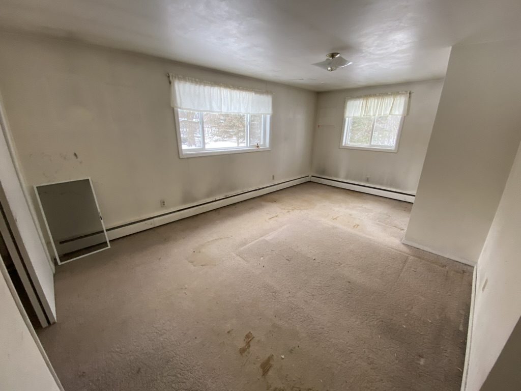 Living room completely cleared after estate cleanout